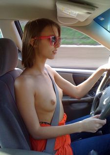 Blonde bimbo testing pawnkeepers cock while test driving her car