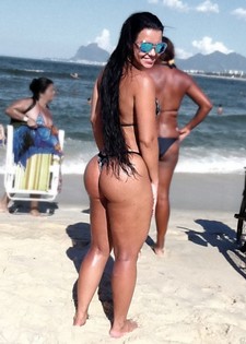 voyeur big ass girl on beach in bikini